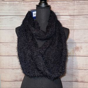 NWT Isotoner fuzzy infinity scarf